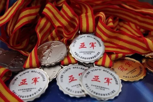 俄甲赛场上，伊朗球员奇妙空翻助攻引发热议